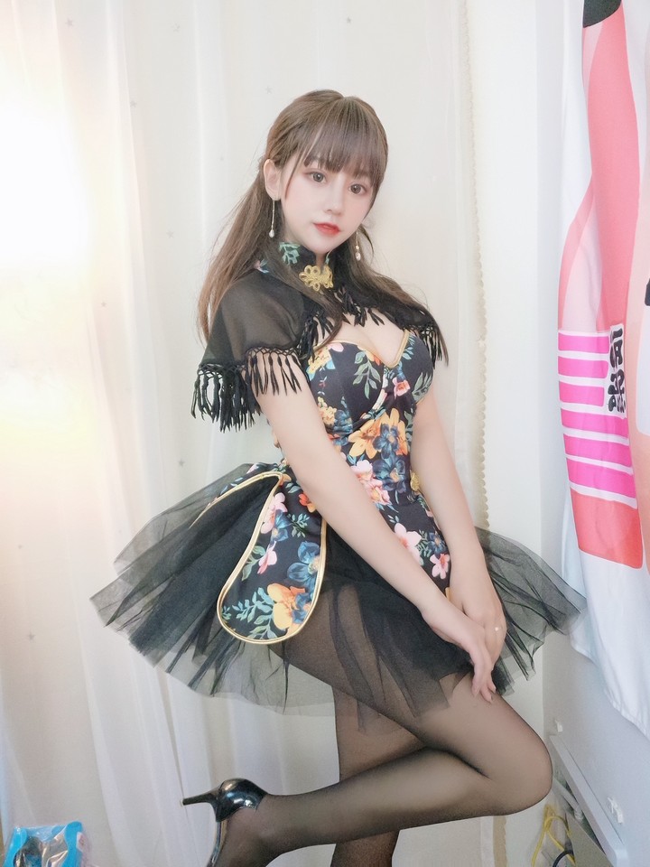人气Coser 过期米线线喵(米线线sama) VOL.045 披肩11607
