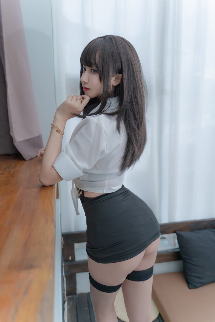 人气Coser 过期米线线喵(米线线sama) VOL.074 职场新人11548