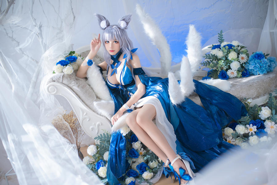 Momoko葵葵小姐姐cos《碧蓝航线》信浓礼服，白狐狸耳耳朵太可爱啦！-绅士乐园