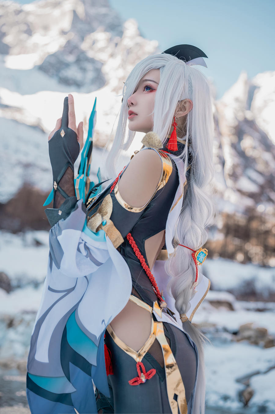 如月灰超绝申鹤Cosplay，冻上雪山也要还原完美角色！-绅士乐园